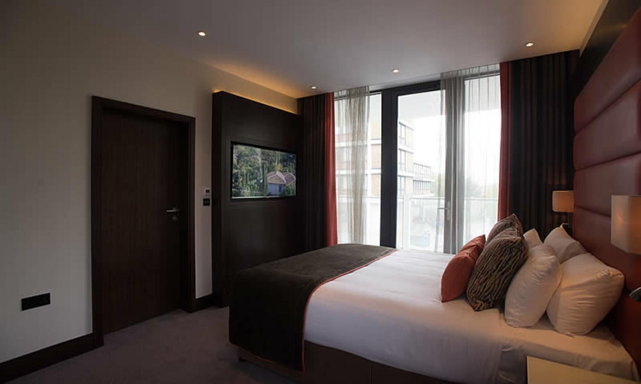 St George'S Hotel - Wembley London Exterior photo